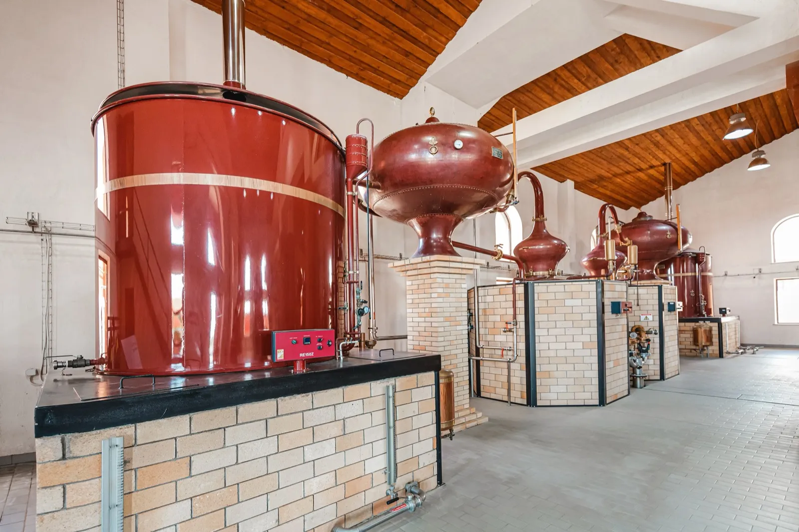 Chai d’alambics charentais en cuivre rouge
